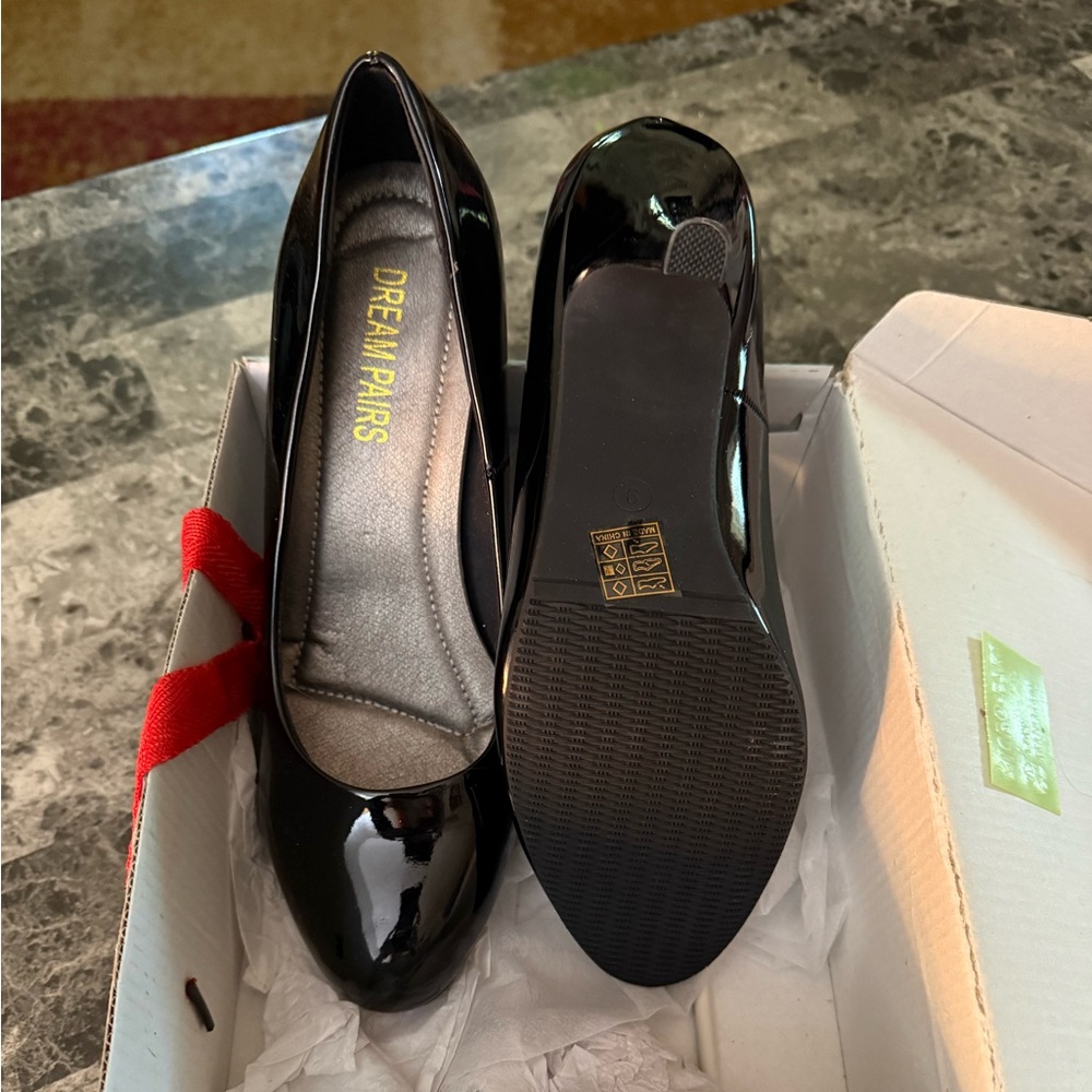 Dream Pairs Glossy Black Heels